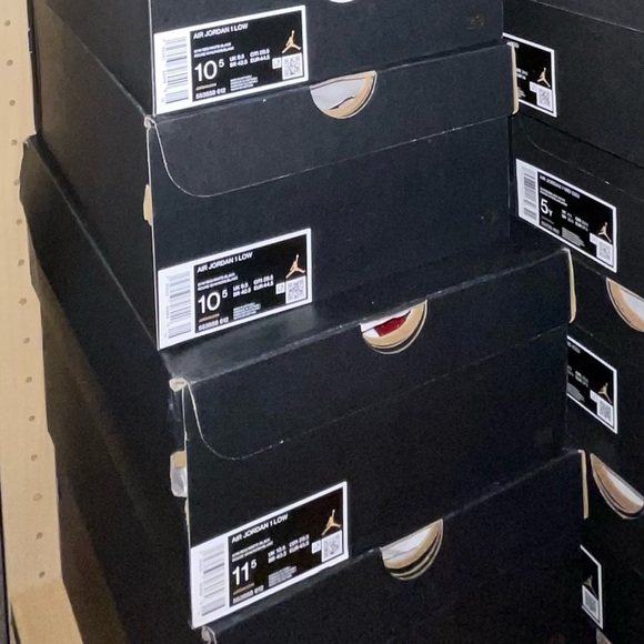 NEW Nike Air Jordan 1 Low Bred Toe Chicago Red Black (Size US Men's) - Picture 6 of 15